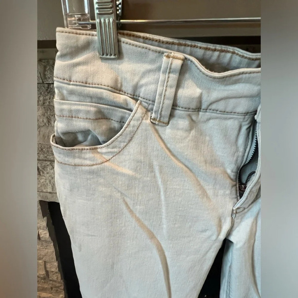 So Slimming by Chicos light wash jeans size 0 - Picture 4 of 10